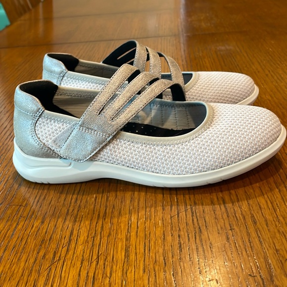 Aravon Metallic Mary Jane Flats - Picture 3 of 8